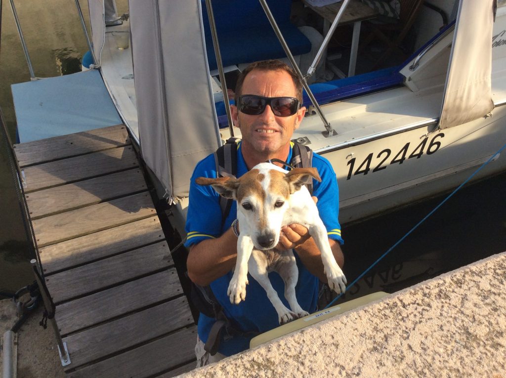 Hervé de PrestaMarine au bateau Accueil à Port Grimaud